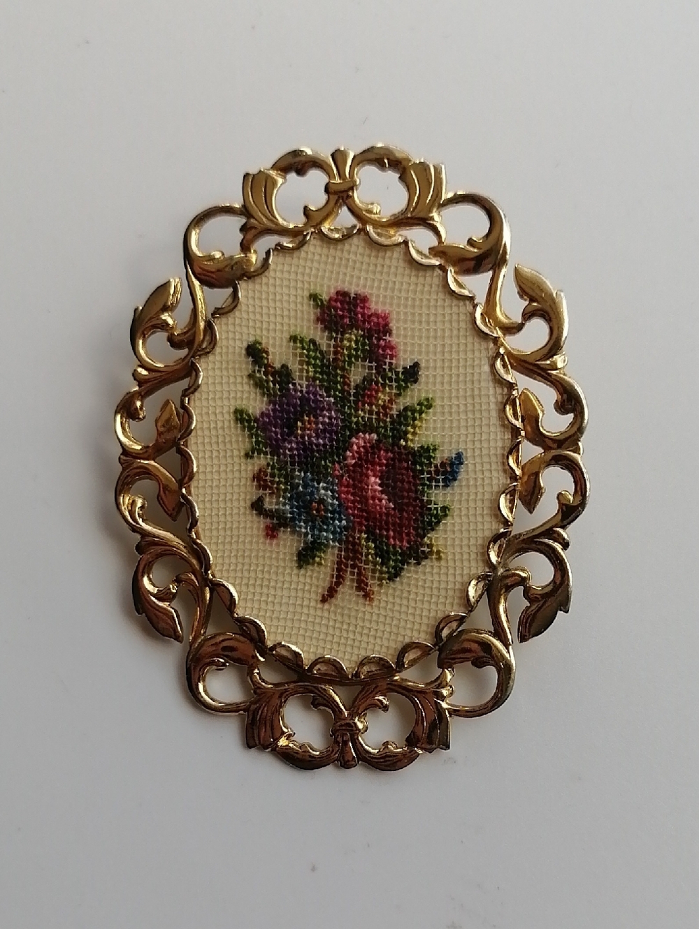 Vintage Floral Petit Point Needlepoint Oval Brooch Goldtone Ornate Frame